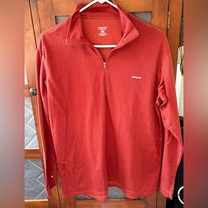 Patagonia Men's 1/4 zip midweight Capilene top in dark red